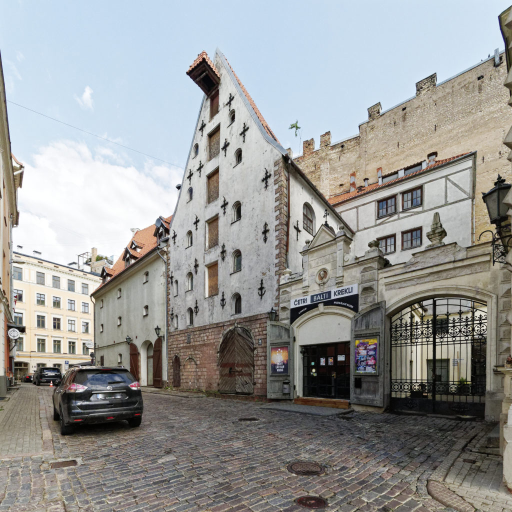 Bild: Das Speicherhaus in der Vecpilsētas iela in der Altstadt von Rīga stammt aus dem 17. Jahrhundert.