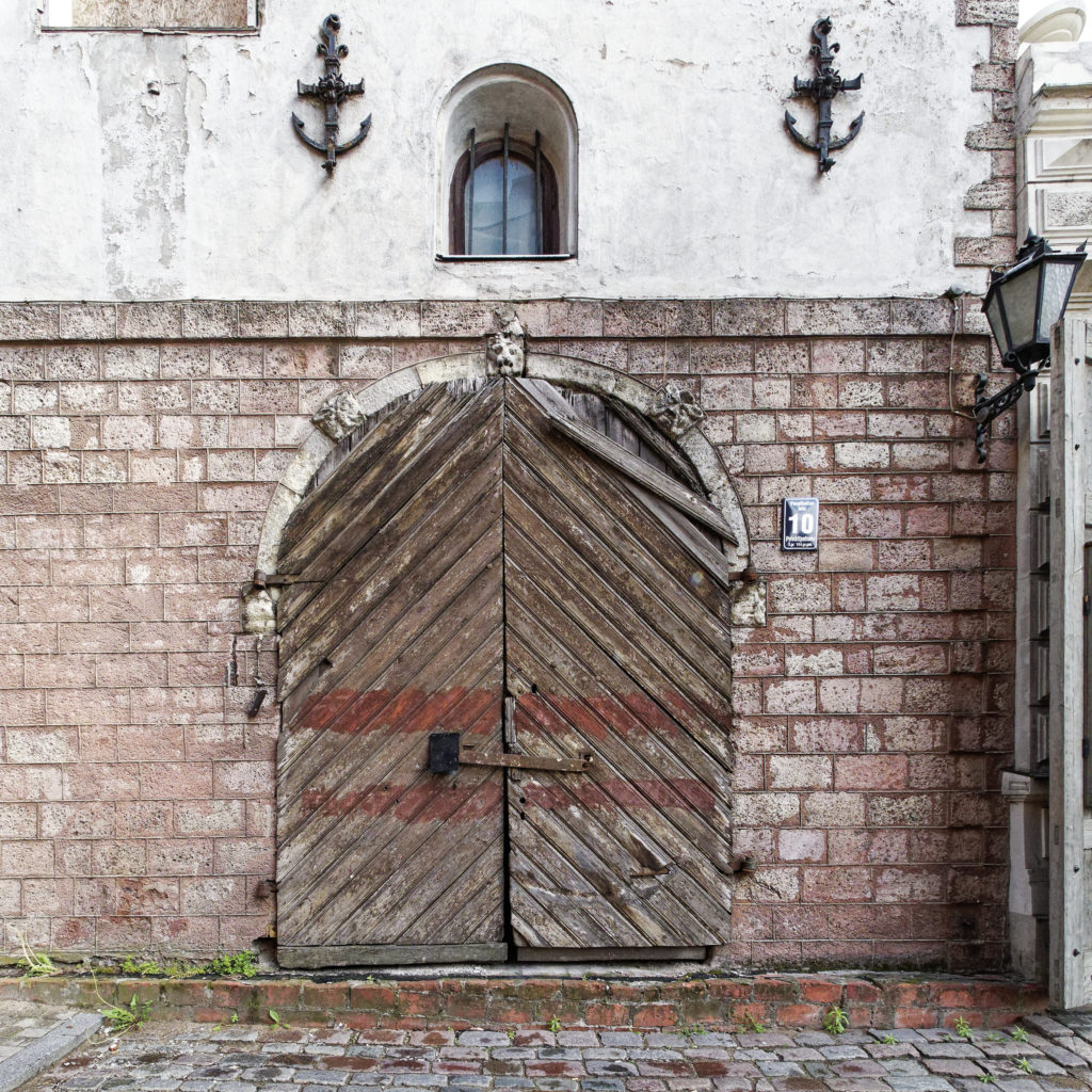 Bild: Das Speicherhaus in der Vecpilsētas iela in der Altstadt von Rīga stammt aus dem 17. Jahrhundert.