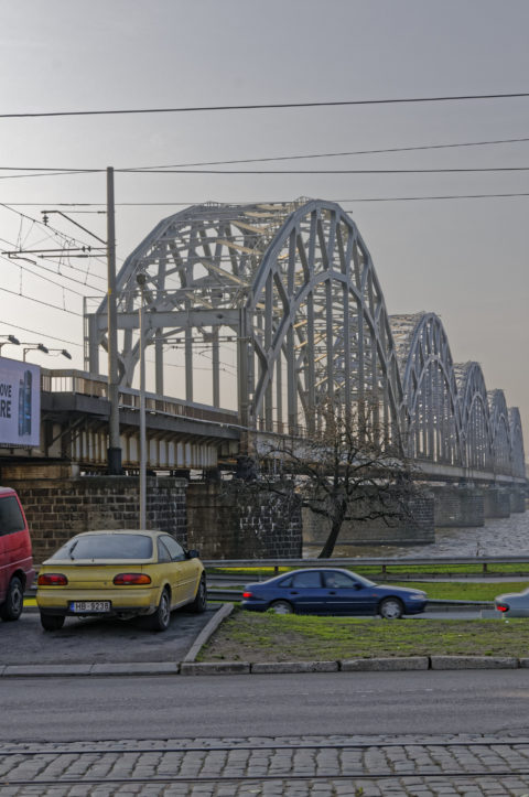 Bild: Rīga - Mit dem Bau der Rail Baltica wird es eine eine zweite Eisenbahnbrücke über die Daugava geben. Diese wird südlich der alten verlaufen und soll den Blick auf die alte Brücke nicht stören. Klicken Sie auf das Bild, um es zu vergrößern.