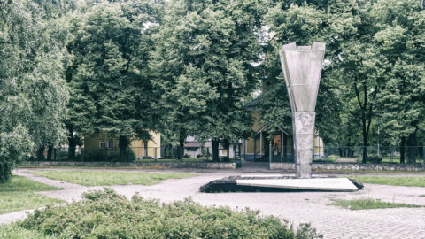 Image: The neighborhood of Sarkandaugava in the Nortern district of Rīga. Memorial to the Kaiserpark concentration camp on Tilta iela and Meža prospekts. Click on the image to enlarge it.