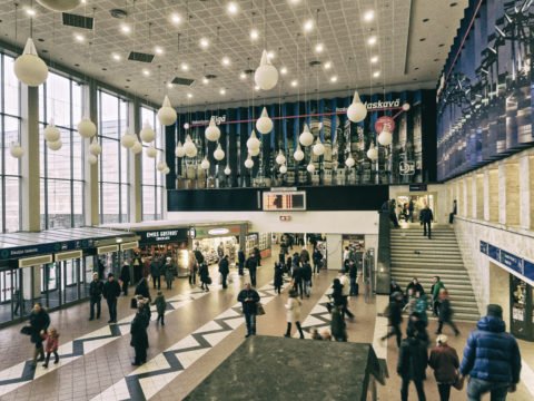 Bild: Hauptbahnhof in Rīga. Der Bahnhof wird im Zuge des Baues der Rail Baltica komplett umgestaltet. Aufnahme vom Dezember 2013. Klicken Sie auf das Bild um es zu vergrößern.