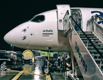 Economy & Politics: Why the Latvian airline airBaltic now only uses a fleet of Airbus A220-300