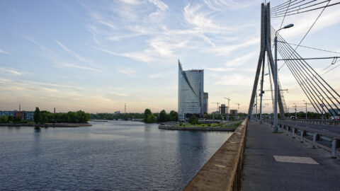 Image: The Vanšu Bridge in Rīgā. In the background you can see the SWEDBANK and both Z-Towers. Double click on the image to enlarge.