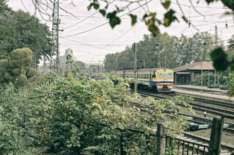 Image: Suburban Train at Torņakalns Train Station on the left hand bank of the Daugava River in Rīga. Click on the image to enlarge it. Recording: © Copyright October 2014 by Birk Karsten Ecke.